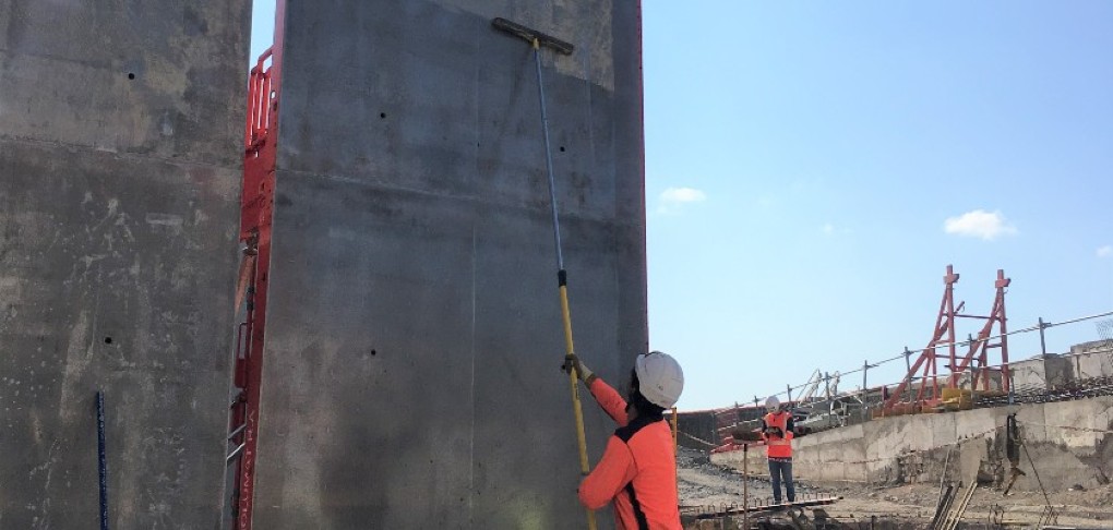 Le huileur de banches manche télescopique Nanovib®, le nouvel allié des chantiers béton !